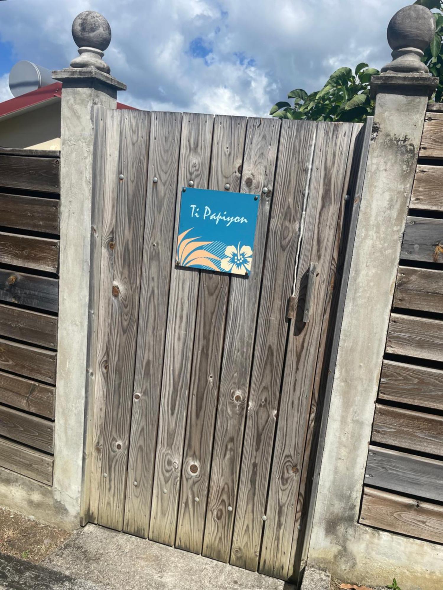 Gite Ti Papiyon Bouillante Bagian luar foto